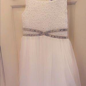 Long white gown. Size 7. NWT.